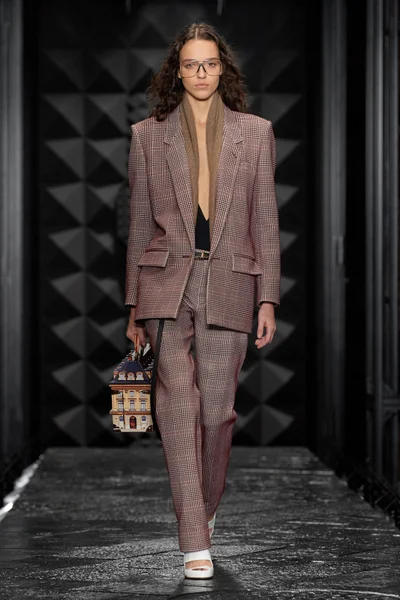 Look 17